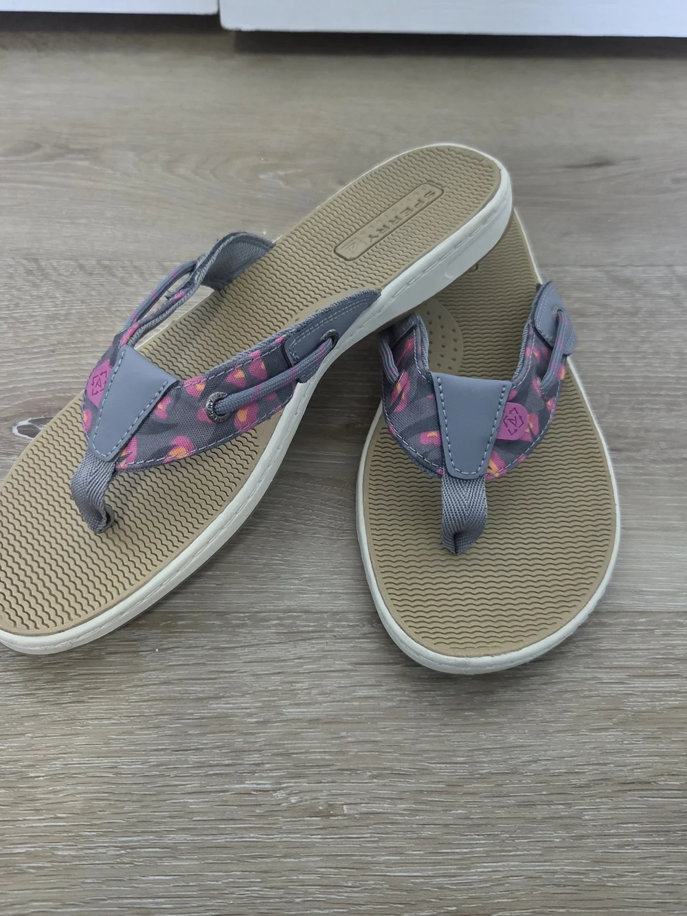 Sperry Top-Sider Women's Size 8M Flip Flops Gray Pink Floral Sandals NWOB